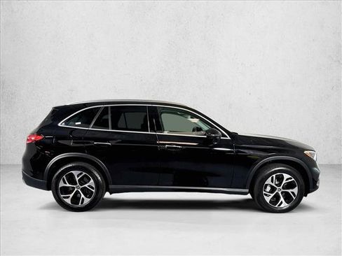 Used 2025 Mercedes-Benz GLC 350e 4MATIC image 4