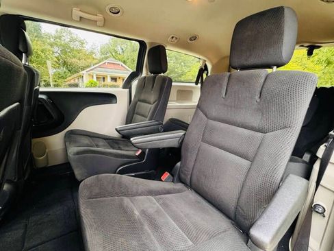 Used 2019 Dodge Grand Caravan SE w/ UConnect Hands-Free Group FWD image 11