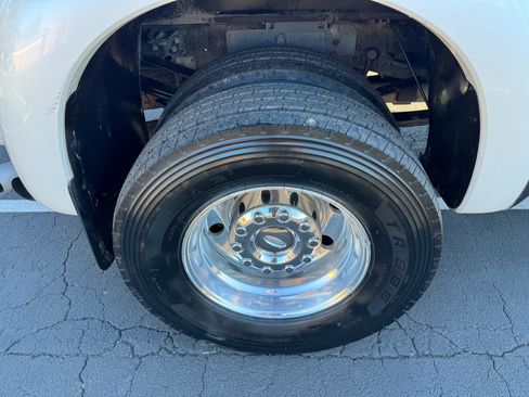 Used 2015 Ford F450 Lariat w/ Lariat Interior Package image 11