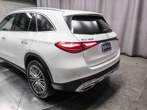 Certified 2025 Mercedes-Benz GLC 300 image 8