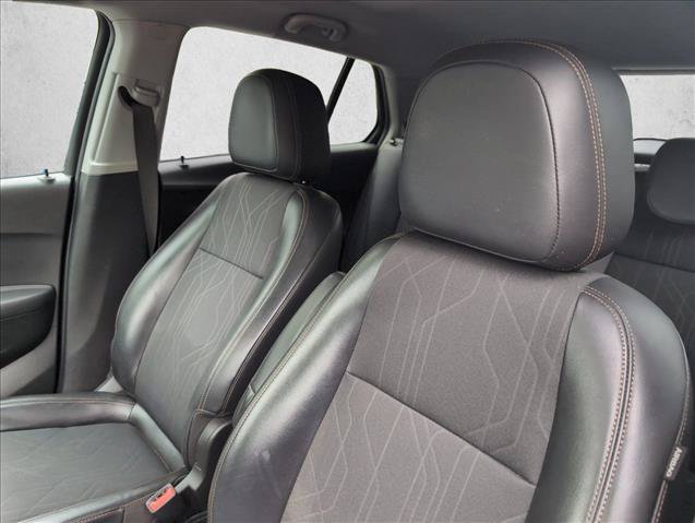 Used 2019 Chevrolet Trax LT w/ LT Convenience Package FWD image 12