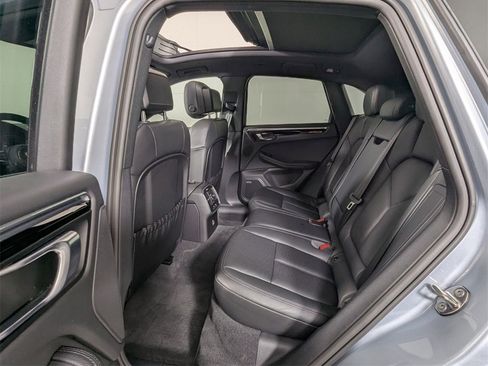 Used 2025 Porsche Macan w/ Premium Package Plus image 21