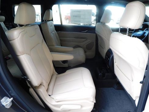 New 2025 Jeep Grand Cherokee L Limited w/ Luxury Tech Group II image 13