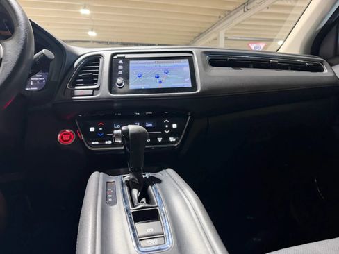 Used 2019 Honda HR-V Touring image 15