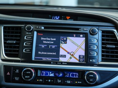 Used 2019 Toyota Highlander XLE image 22