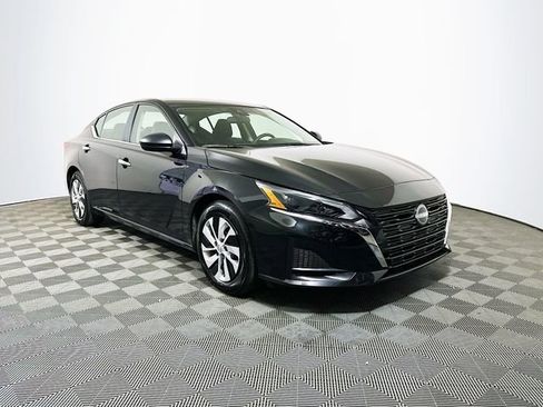 Used 2024 Nissan Altima 2.5 S image 1