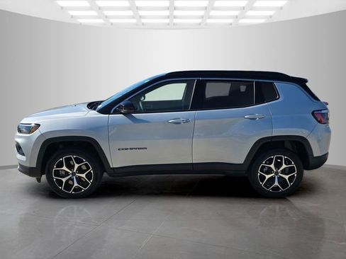 Used 2025 Jeep Compass Limited image 7
