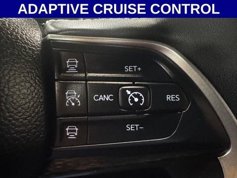 Used 2025 Jeep Grand Cherokee Altitude AWD/4WD image 18