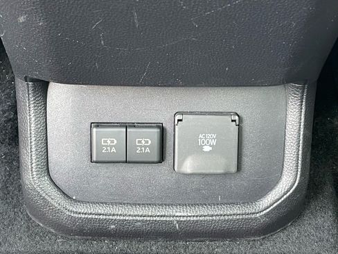 Used 2020 Toyota Highlander Limited FWD image 6