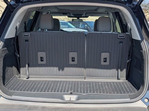 Used 2025 Nissan Pathfinder SV w/ SV Premium Package image 5