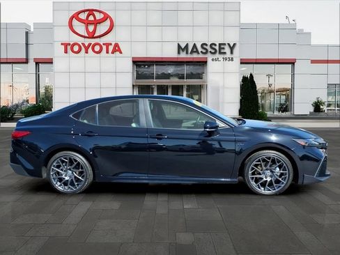 Used 2025 Toyota Camry SE w/ Convenience Package FWD image 2