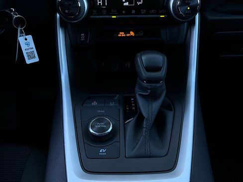 Used 2025 Toyota RAV4 LE image 21