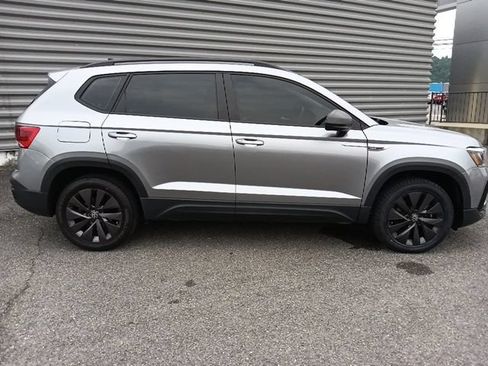 Used 2023 Volkswagen Taos S FWD image 2