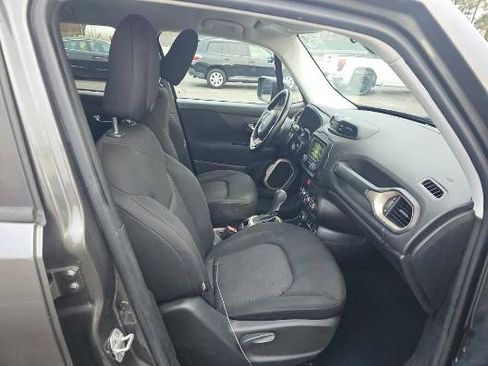 Used 2017 Jeep Renegade Latitude image 11