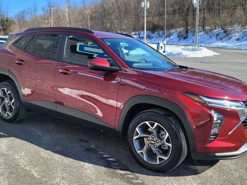 Used 2025 Chevrolet Trax LT w/ Driver Confidence Package image 6