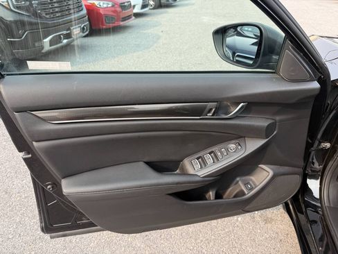 Used 2019 Honda Accord Sport image 10