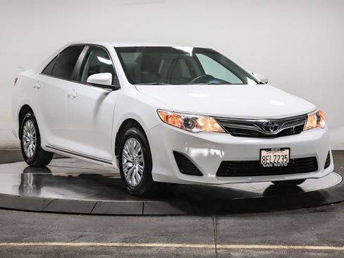 Used 2014 Toyota Camry LE FWD image 5