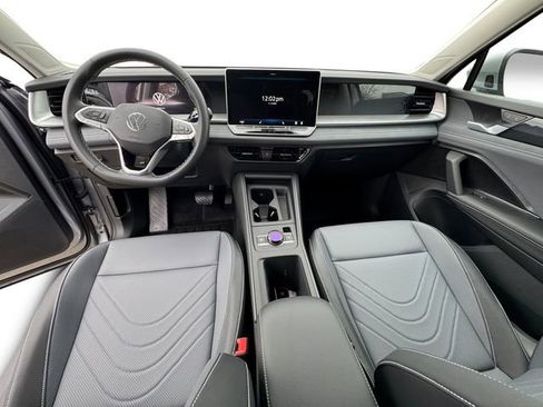 New 2026 Volkswagen Tiguan SE image 16