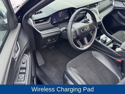 Used 2024 Jeep Grand Cherokee Altitude image 8