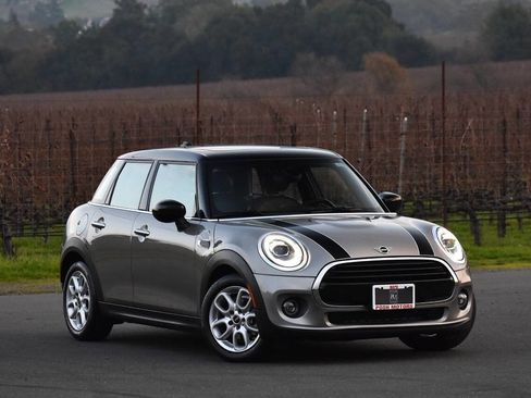 Used 2020 MINI Cooper 4-Door Hardtop image 1