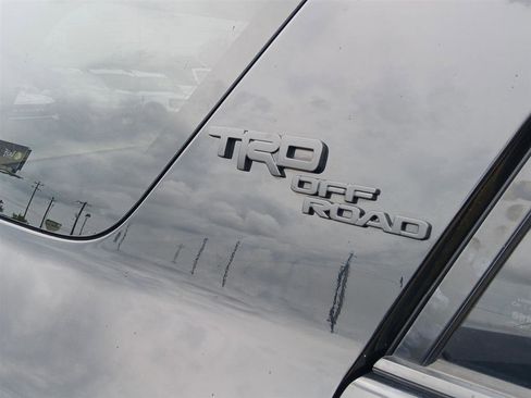 Used 2018 Toyota 4Runner TRD Off-Road Premium AWD/4WD image 5
