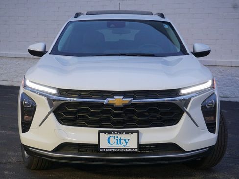 New 2026 Chevrolet Trax LT w/ Sunroof Package image 5
