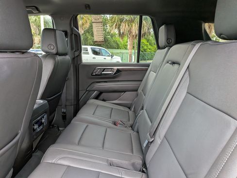 Used 2025 Chevrolet Tahoe Z71 AWD/4WD image 6