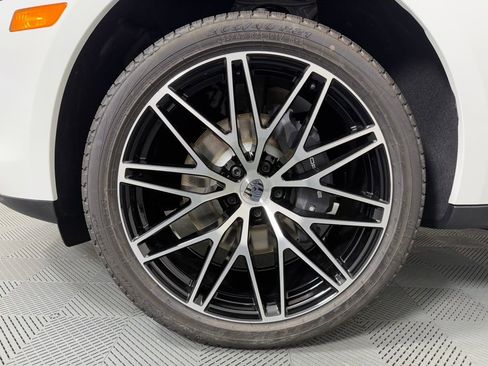 New 2026 Porsche Macan AWD/4WD image 11