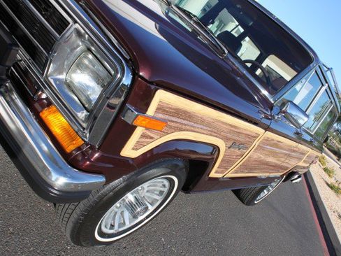 Used 1989 Jeep Grand Wagoneer image 21