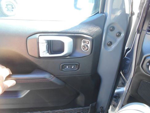 Used 2022 Jeep Wrangler Unlimited Rubicon w/ LED Lighting Group AWD/4WD image 21