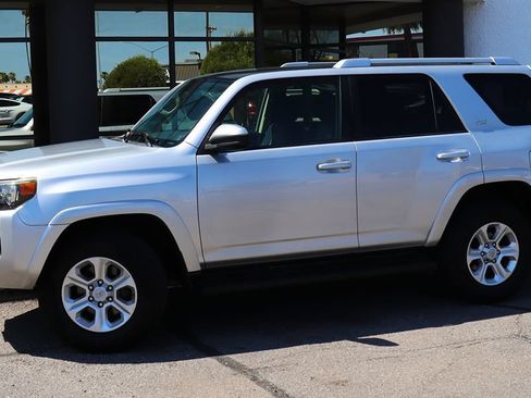 Used 2014 Toyota 4Runner SR5 AWD/4WD image 4