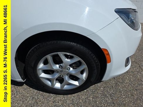 Used 2020 Chrysler Pacifica Limited FWD image 8