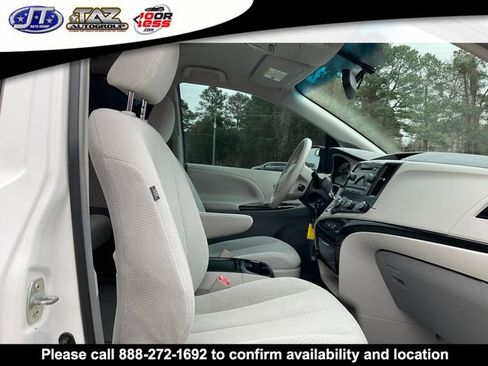 Used 2011 Toyota Sienna LE image 14