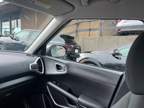 Used 2025 Kia Soul LX w/ LX Technology Package FWD image 35