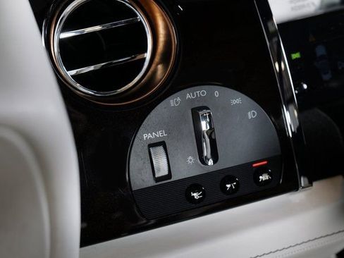 Used 2018 Rolls-Royce Dawn image 29