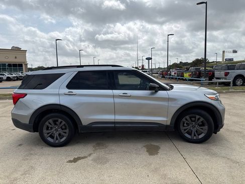 Used 2023 Ford Explorer XLT w/ Equipment Group 202A RWD image 17