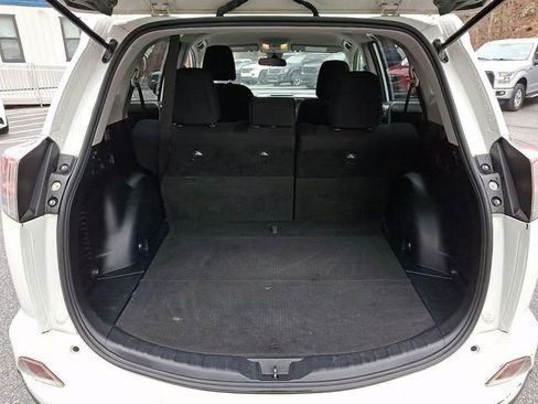 Used 2017 Toyota RAV4 LE w/ Carpet Mat Package image 28