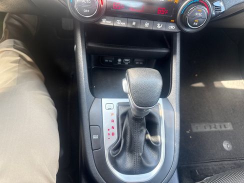 Used 2019 Kia Forte LXS FWD image 15