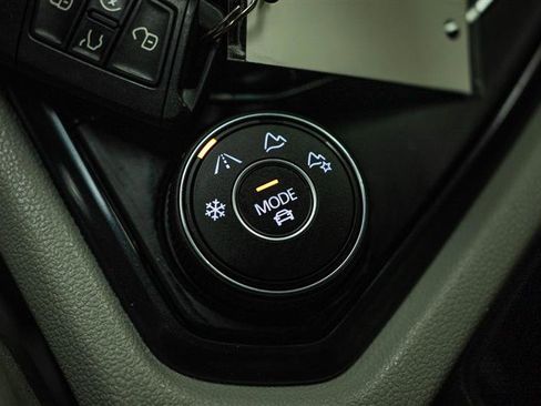 Used 2022 Volkswagen Tiguan SE image 23