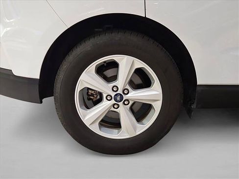 Used 2020 Ford Edge SE FWD image 19
