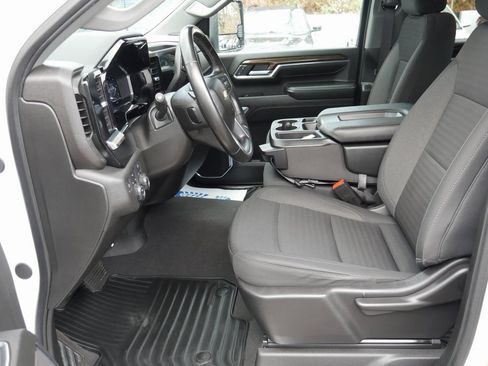 Used 2024 Chevrolet Silverado 2500 LT image 8