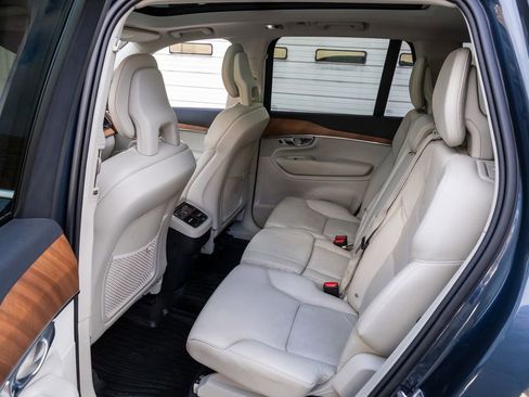 Used 2021 Volvo XC90 T6 Momentum w/ Climate Package image 29