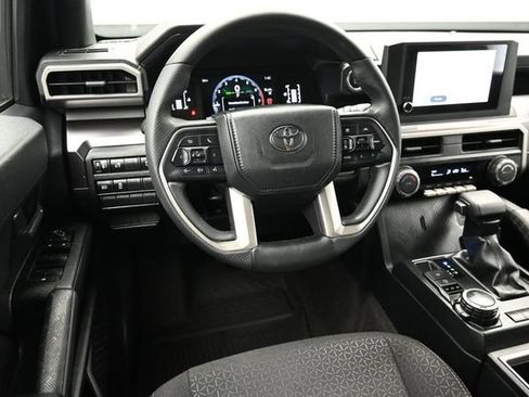 Used 2025 Toyota 4Runner SR5 AWD/4WD image 11