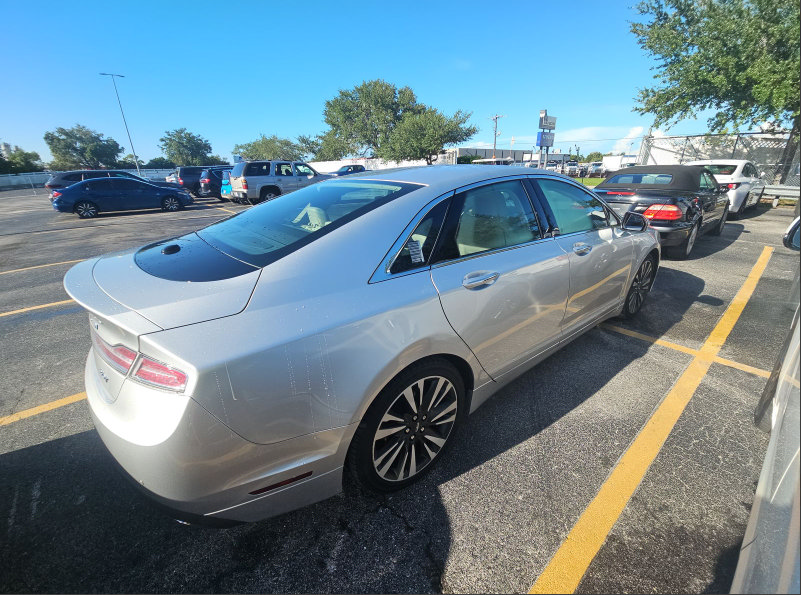 Used 2018 Lincoln MKZ Reserve FWD image 2