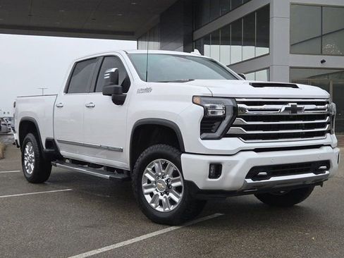 Used 2024 Chevrolet Silverado 2500 High Country w/ High Country Premium Package image 2