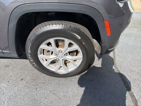 Certified 2023 Jeep Grand Cherokee L Limited AWD/4WD image 17