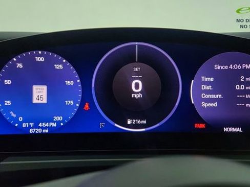 Used 2025 Porsche Macan Electric RWD image 38