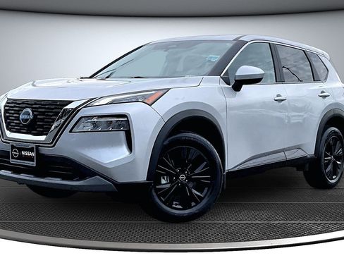 Used 2023 Nissan Rogue SV image 3