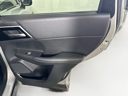 Used 2024 Mitsubishi Outlander SE image 32