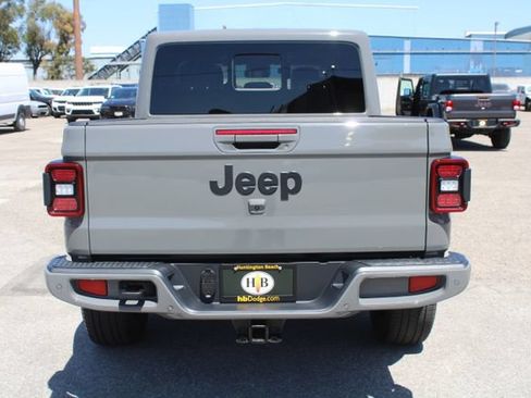 Used 2022 Jeep Gladiator Overland AWD/4WD image 5